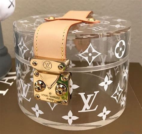 louis vuitton clear necklace